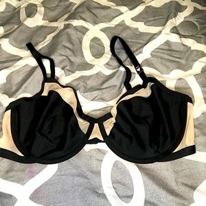Black and nude Victorias Secret 34ddd bra